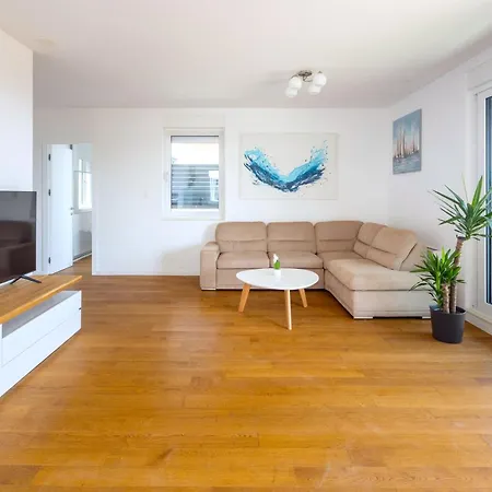 Stunning Kasuni Beach In Apartment