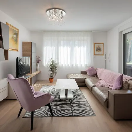 Stunning Kasuni In * 스플리트