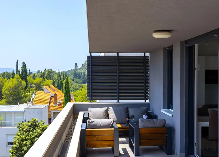 Stunning Kasuni In Apartment Split