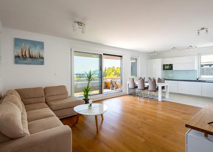 Stunning Kasuni In Apartment Split